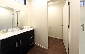 Premium 2-Bedroom Unit bathroom